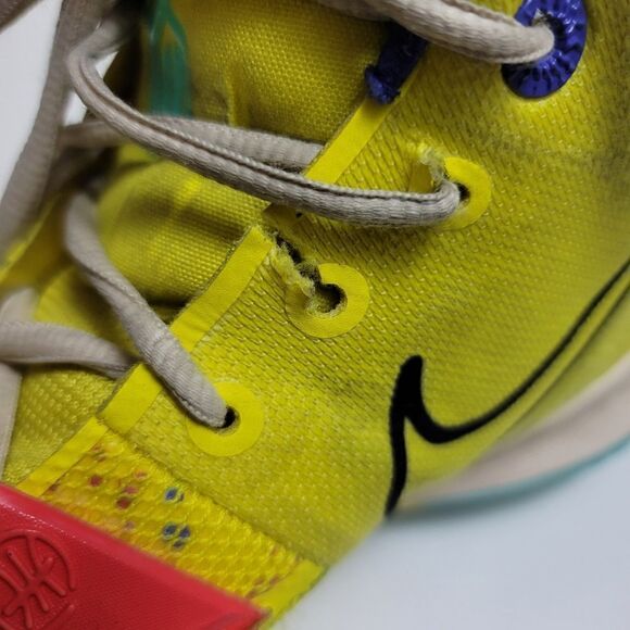Nike Kyrie 7 \'1 World 1 people\' sneakers main image 4